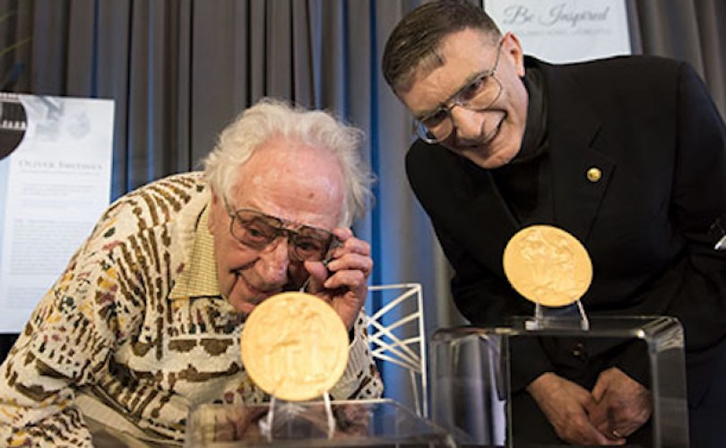 Aziz Sancar’ın Nobel Madalyası üniversitesinde sergilenmeye başladı