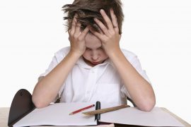 Ana babalar çocuklarının ev ödevlerini neden yapmamalı?