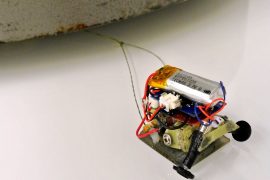 Mikro robotlar 2 tonluk aracı çekti