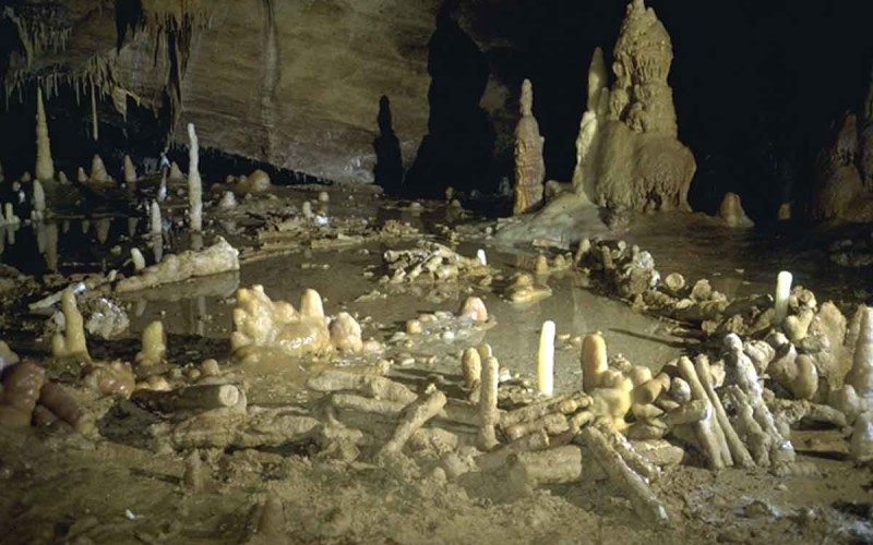 İnsanoğluna ait en eski yapılar, Neandertallerin eseri