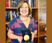 Sabancı Üniversitesi rektörü Zehra Sayers’e uluslararası ödül