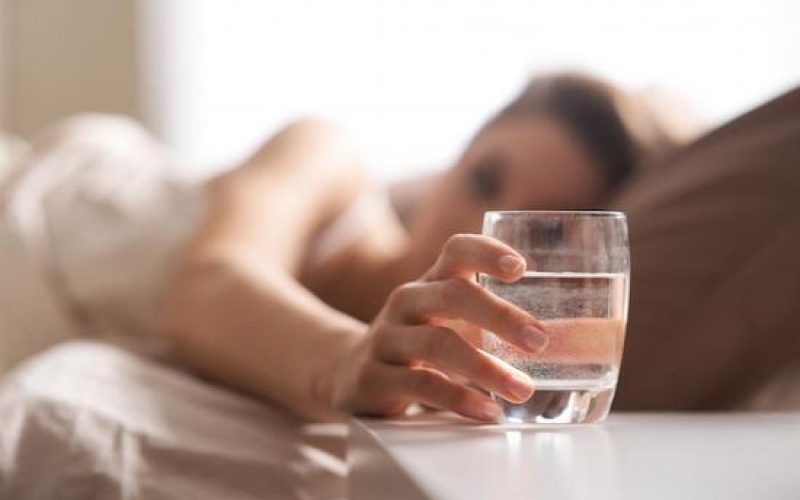 Neden uyumadan önce su içme ihtiyacı duyarız?