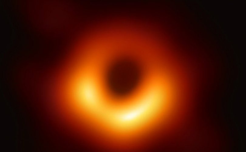 Tarihteki ilk kara delik fotoğrafına bakıyorsunuz