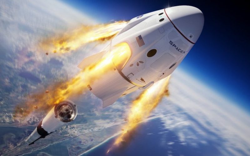 SpaceX ilk astronotlarını uzaya fırlatmaya hazırlanıyor