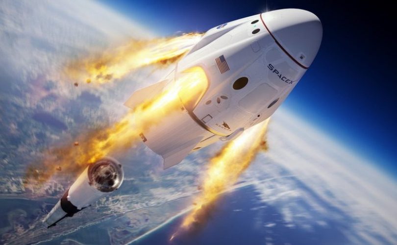 SpaceX ilk astronotlarını uzaya fırlatmaya hazırlanıyor