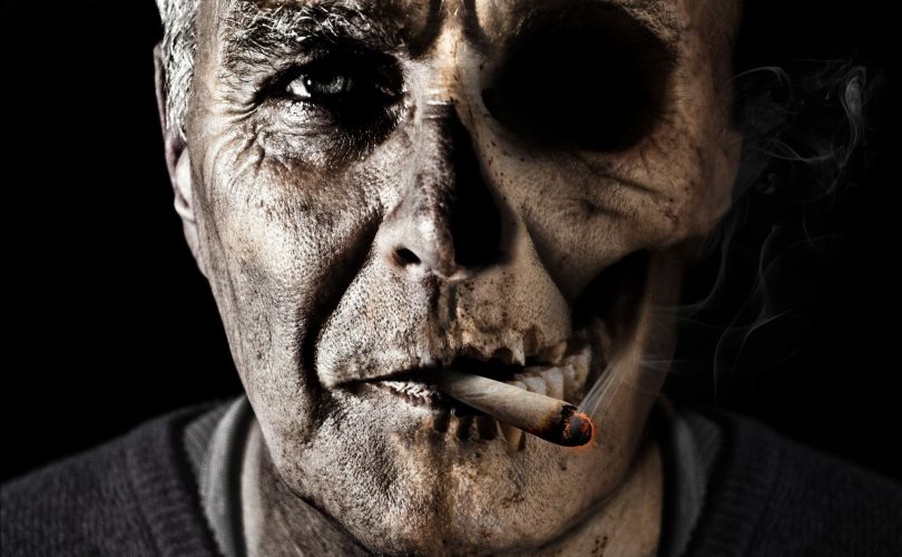 Sigara beyni daha hızlı yaşlandırıyor