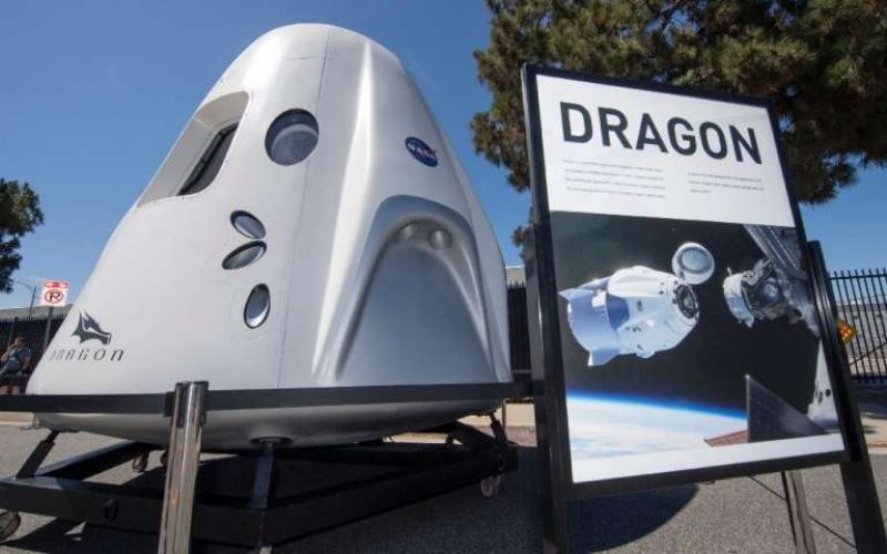 SpaceX uzay turistlerini daha ileri taşımaya hazırlanıyor