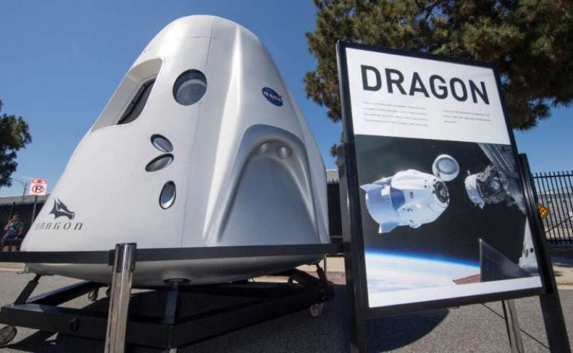 SpaceX uzay turistlerini daha ileri taşımaya hazırlanıyor