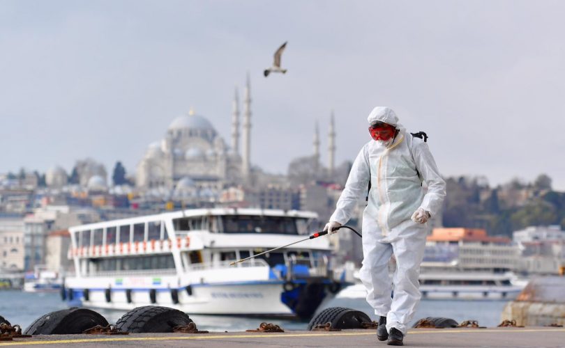 Singapur’dan çarpıcı araştırma: Türkiye’de koronavirüs salgınının ne zaman biteceği belirlendi!