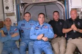 Crew Dragon uzay istasyonuna başarıyla kenetlendi