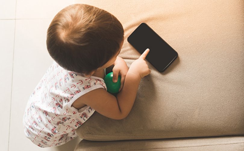 Akıllı telefon bebekleri daha az uyuyor