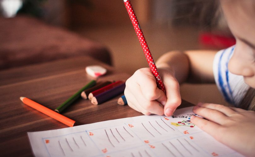 Çocuklar için ev ödevi ne kadar yararlı?