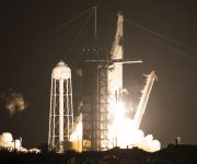 SpaceX ve NASA uzaya ilk operasyonel astronot görevini başlattı