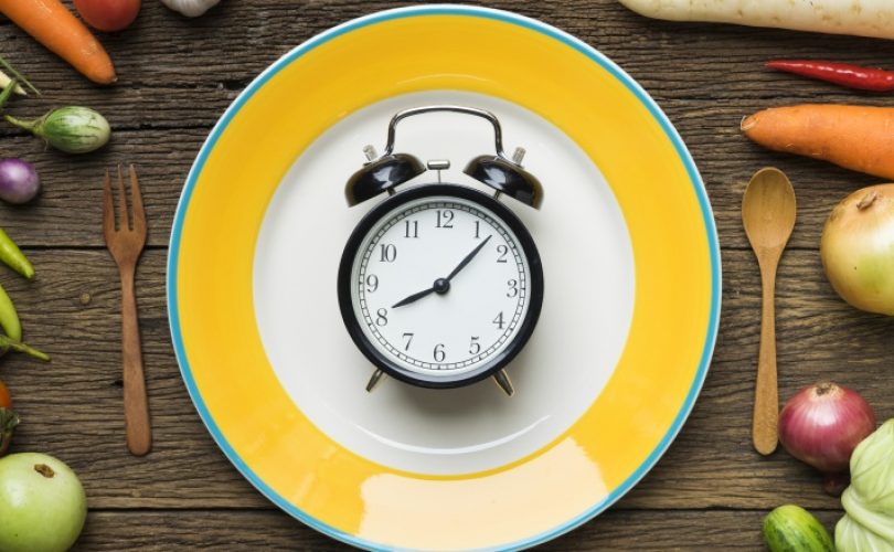 Geç saatte yemek, neden fazla kiloya neden oluyor?