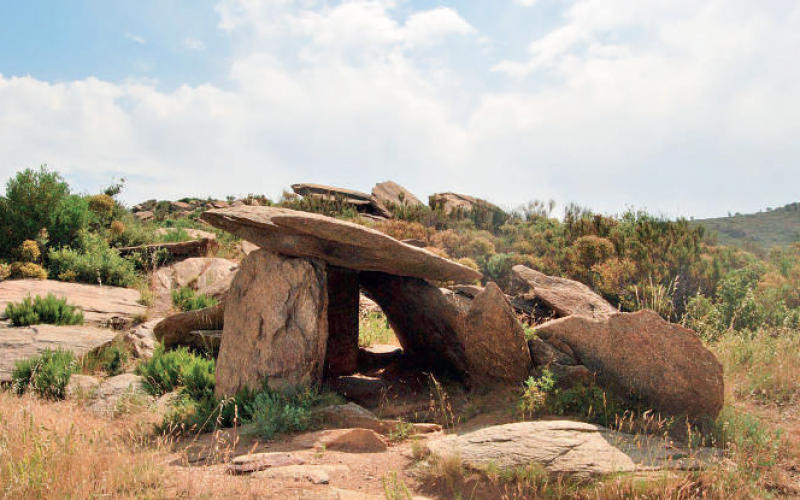 Büyük taş anıtları kültürü ilk nerede ortaya çıktı?