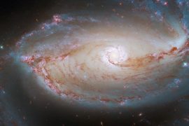 Hubble 48 milyon ışık yılı uzaklıktaki galaksiyi görüntüledi