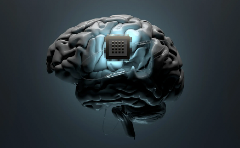 İlk kez tam felçli bir hasta, beyin implantı sayesinde iletişim kurabiliyor