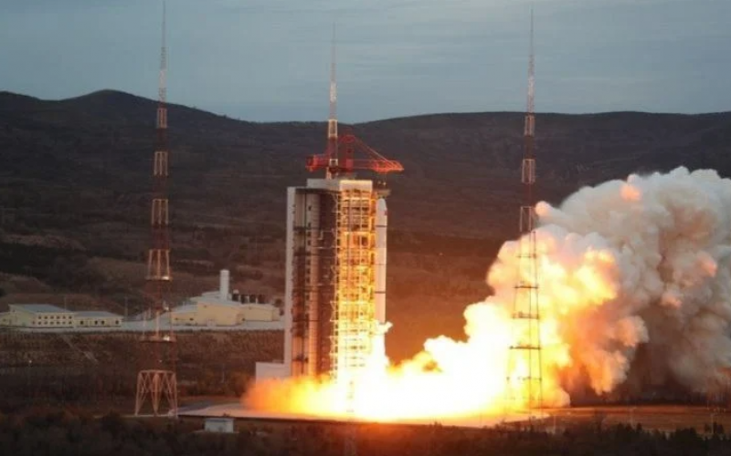 Çin yeni çevre uydusunu uzaya fırlattı