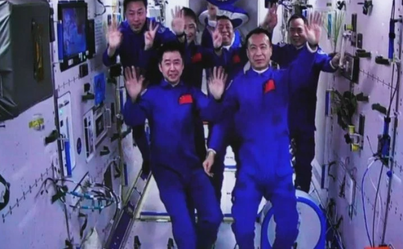 Çin’in iki ayrı görevdeki altı astronotu uzayda buluştu