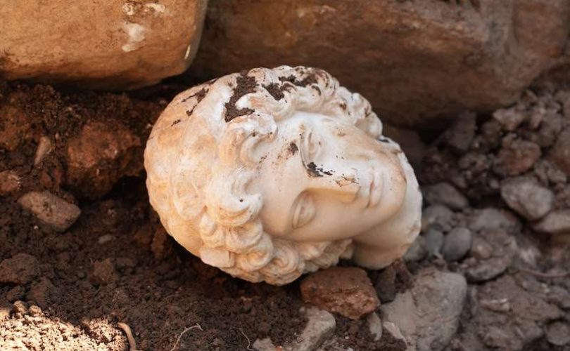Düzce’de Büyük İskender’in ilk kez aslan yeleli heykeli bulundu