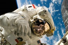 ABD’li astronot, yörüngede geçen 7 ayın ardından ilk uzay yürüyüşünü yaptı