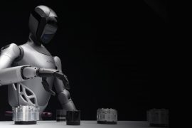 Yeni insansı robot, daha fazla esneklik ve iki kat pil ömrü sunuyor