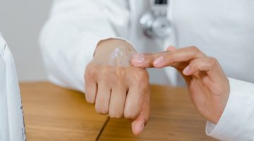 Stanford Üniversitesi araştırmacıları cilde sürülen iğnesiz aşı geliştirdi