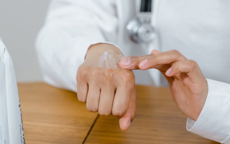 Stanford Üniversitesi araştırmacıları cilde sürülen iğnesiz aşı geliştirdi