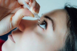 FDA onaylı göz damlasıyla, yakın gözlüğüne elveda