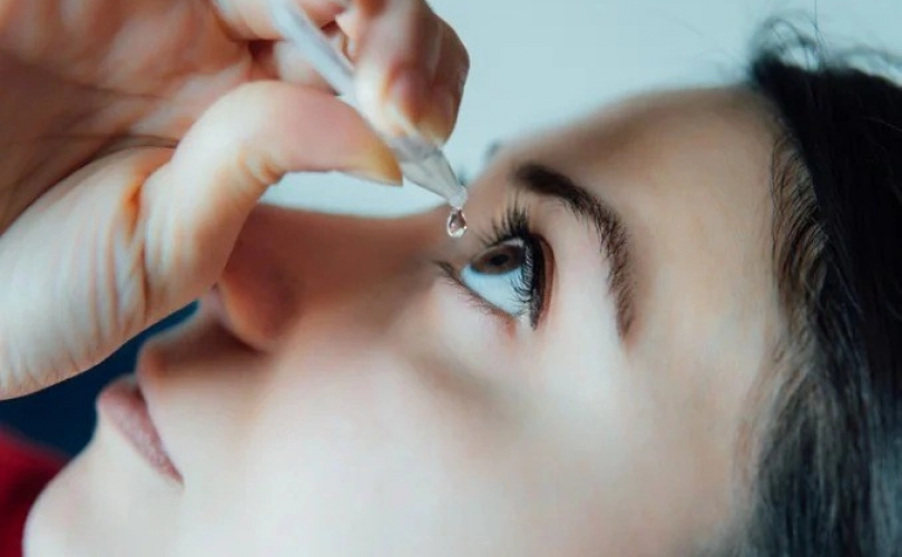 FDA onaylı göz damlasıyla, yakın gözlüğüne elveda