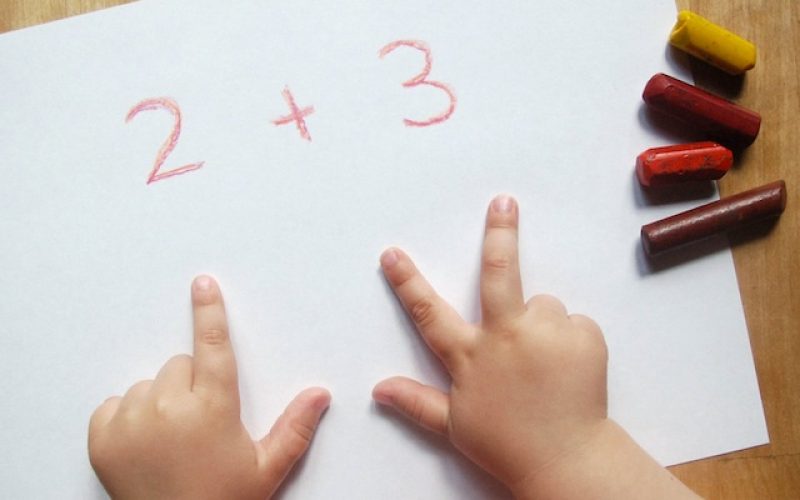 Parmaklarıyla sayan çocuklar, matematikte daha mı başarılı?