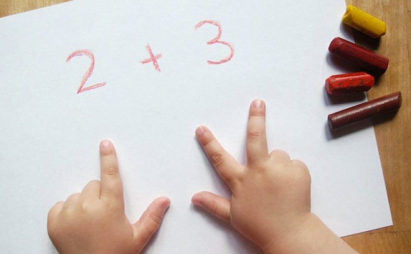 Parmaklarıyla sayan çocuklar, matematikte daha mı başarılı?